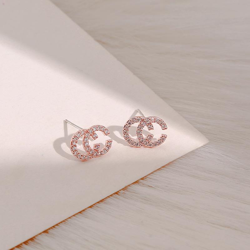 Модные женские геометрические серьги с двойной буквой C, новые модные простые и универсальные серьги в стиле Water Diamond