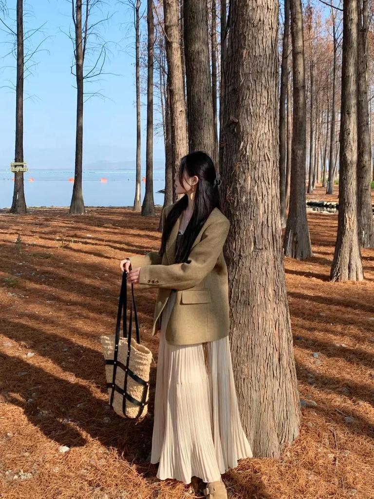 Длинная плиссированная юбка фиолетового цвета с высокой талией 2025 года — нежный, универсальный стиль феи для ранней весны