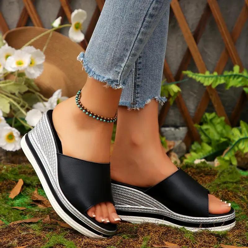 Модные классические шлепанцы на ремешке из полиуретана для женщин 2025 лето дизайнерский бренд массивная платформа клиновидный каблук слайды сексуальные богемные пляжные сандалии