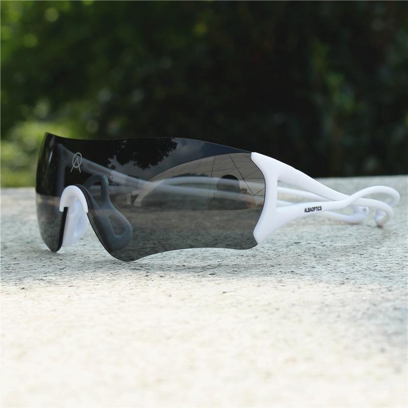 New polarized cycling glasses outdoor sports men's and women's self-propelled mountain bike sand-proof wind running color-changing eye protection