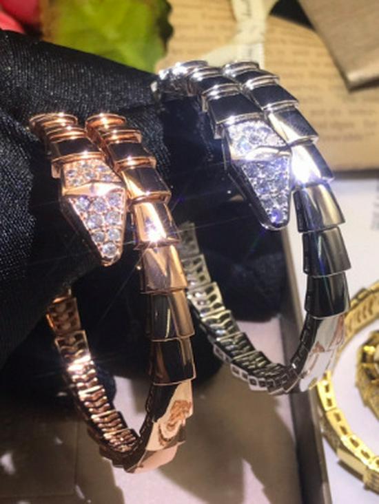 Браслет из серебра 925 пробы с бриллиантовой змеей Spirit, выполненный на станке с ЧПУ: Стильный браслет «Змеиная кость» с двумя кругами и бриллиантовыми акцентами