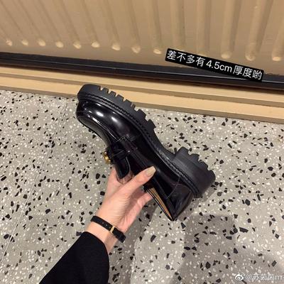 Маленькие кожаные туфли для женщин, маленькая золотая пряжка, круглый носок, слипоны на платформе для женщин