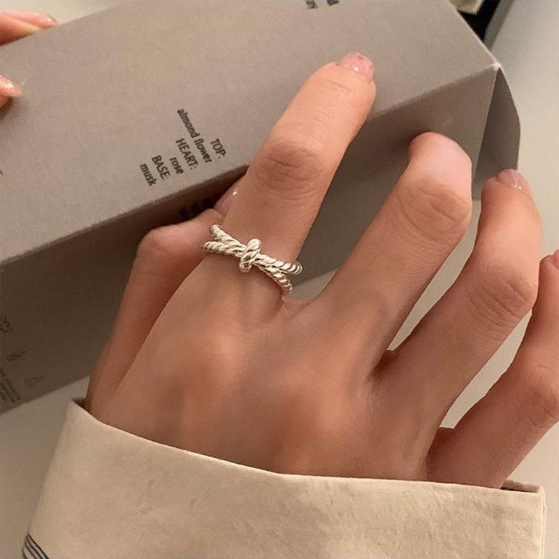 Trendy Minimalist Korean Vintage Stacking Rings for Women - Influencer-Approved Light Luxury Style.
