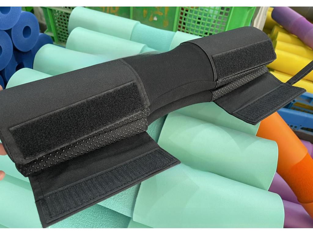 Накладка на шею и плечи для приседаний со штангой и мостика - Мягкая защитная экипировка для тяжелой атлетики