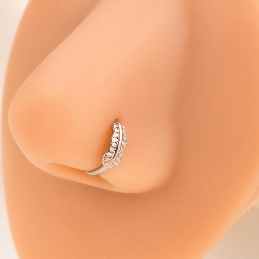 Кольцо для носа в виде листьев и цветов европейского и американского происхождения с бриллиантовой инкрустацией — элегантное, креативное, не требующее пирсинга.