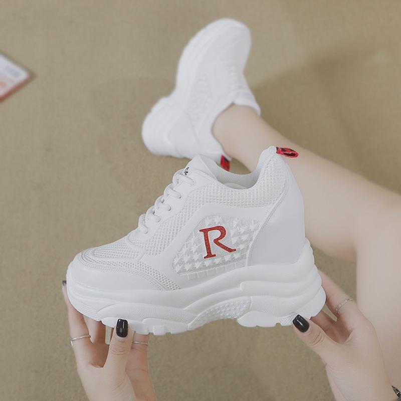 Новые сетчатые дышащие маленькие белые туфли модные повседневные спортивные толстые подошвы женские туфли