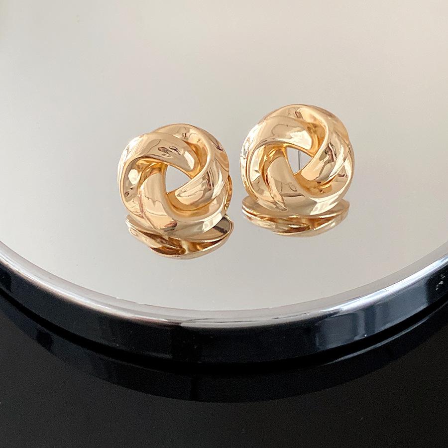 Steel needle metal rose winding stud earrings French retro elegant simple versatile earrings light luxury high-end earrings