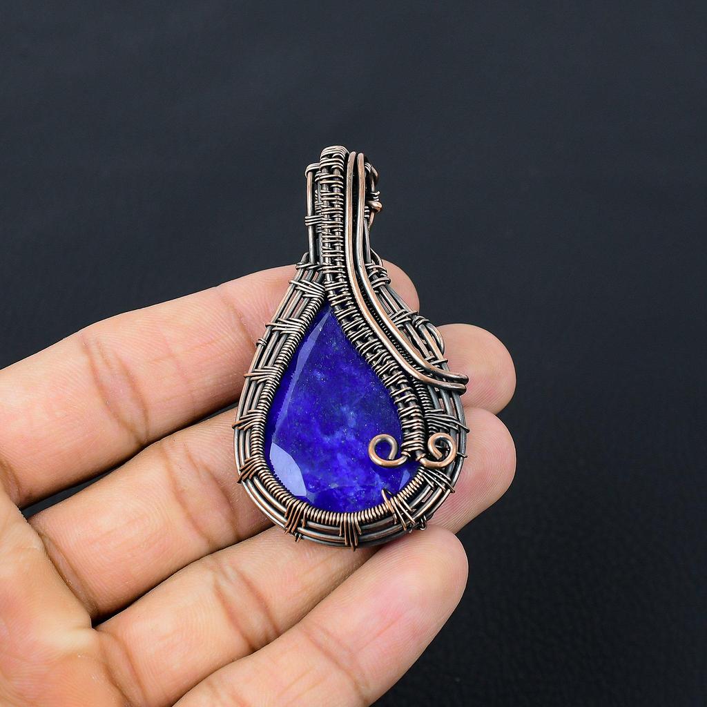 Созданный в лаборатории синий сапфировый драгоценный камень Чистая медная проволока, обернутая ювелирными изделиями ручной работы