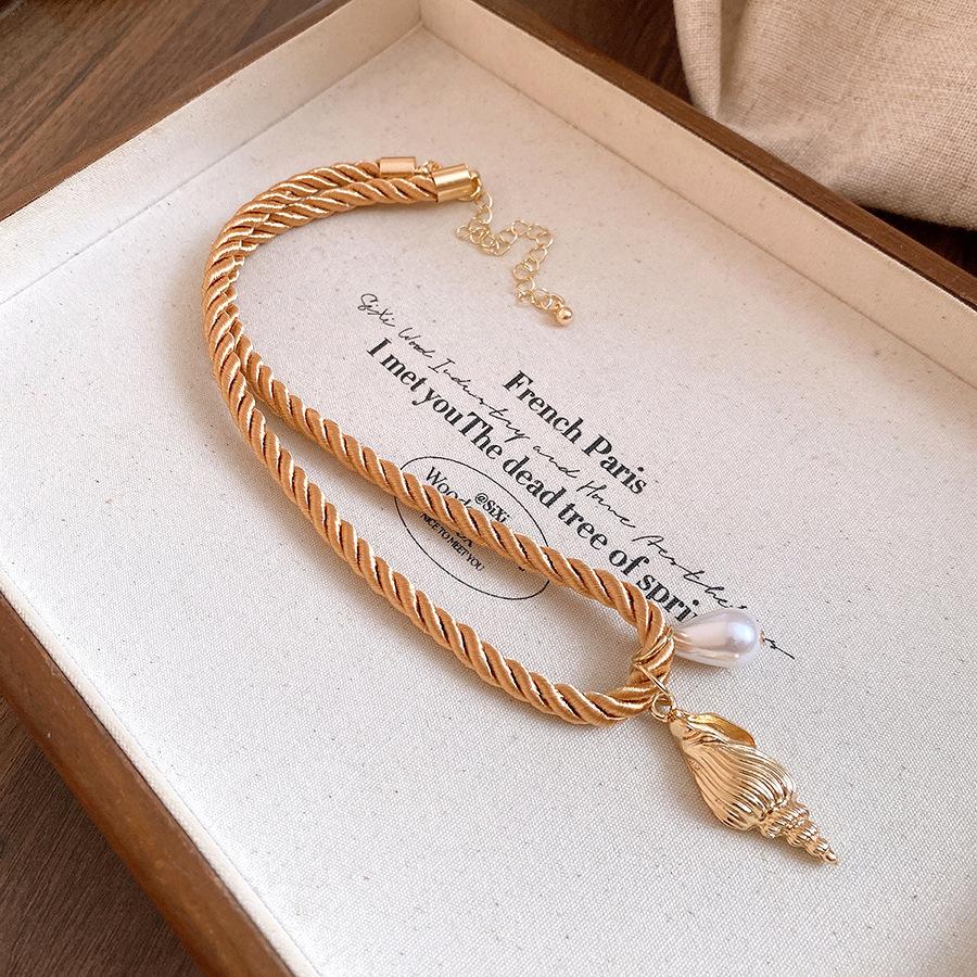 Floral Heart Pendant Necklace Holiday Retro Luxury Clavicle Jewelry for Women