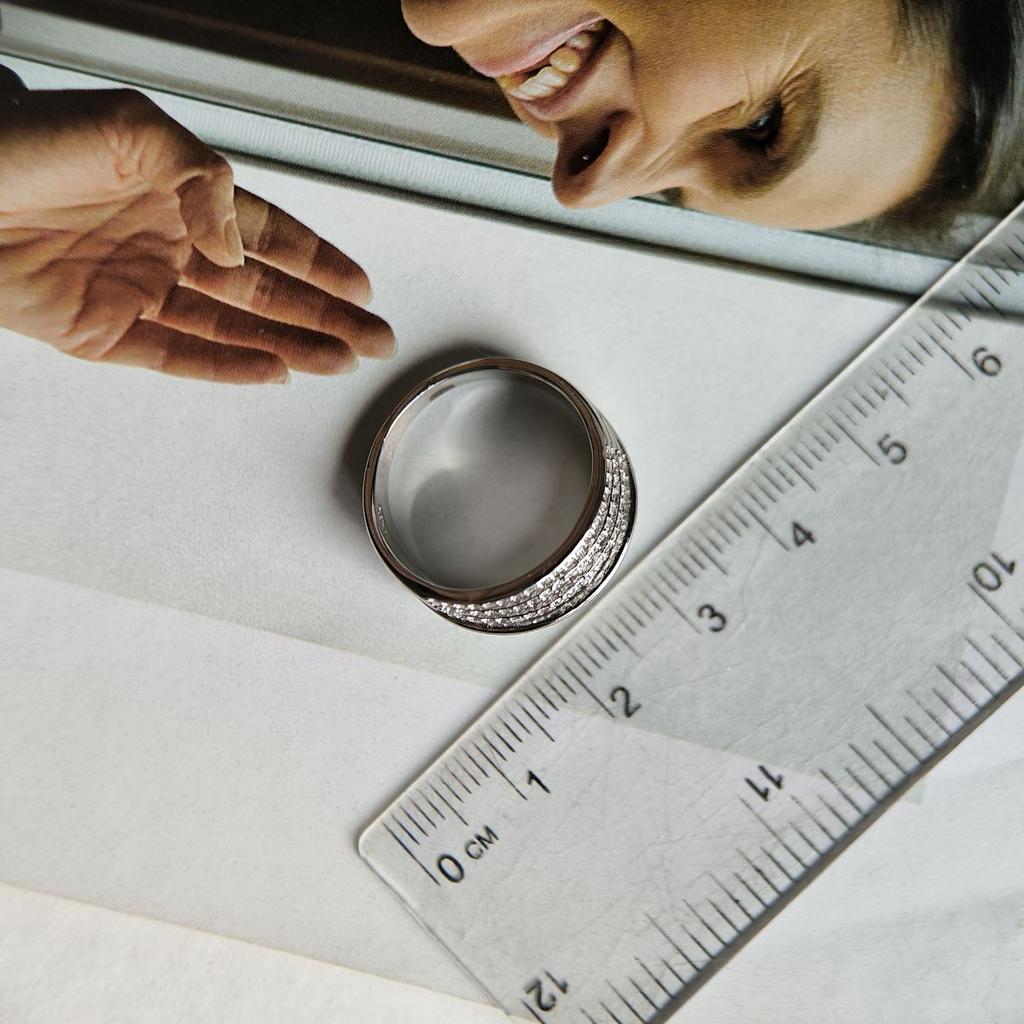 Серебряное кольцо с фианитами, вес изделия 4,89 гр (2187165)