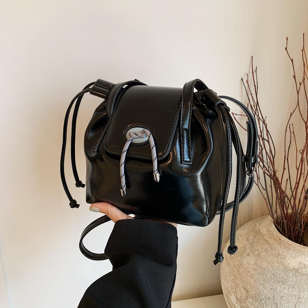 Модный тренд контрастная сумка в стиле ретро, новый нишевый дизайн, одно плечо, диагональная перекрещивающаяся сумка-ведро с завязками