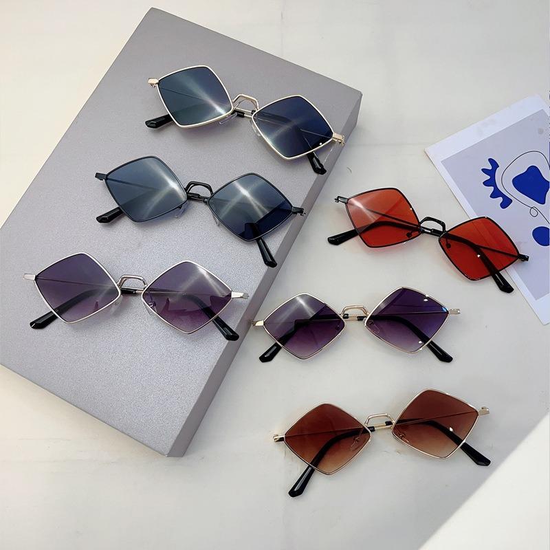 Женские солнцезащитные очки Y2k Metal Irregular Rhombus для женщин и мужчин, новые винтажные солнцезащитные очки в стиле панк-хип-хоп с популярным декором