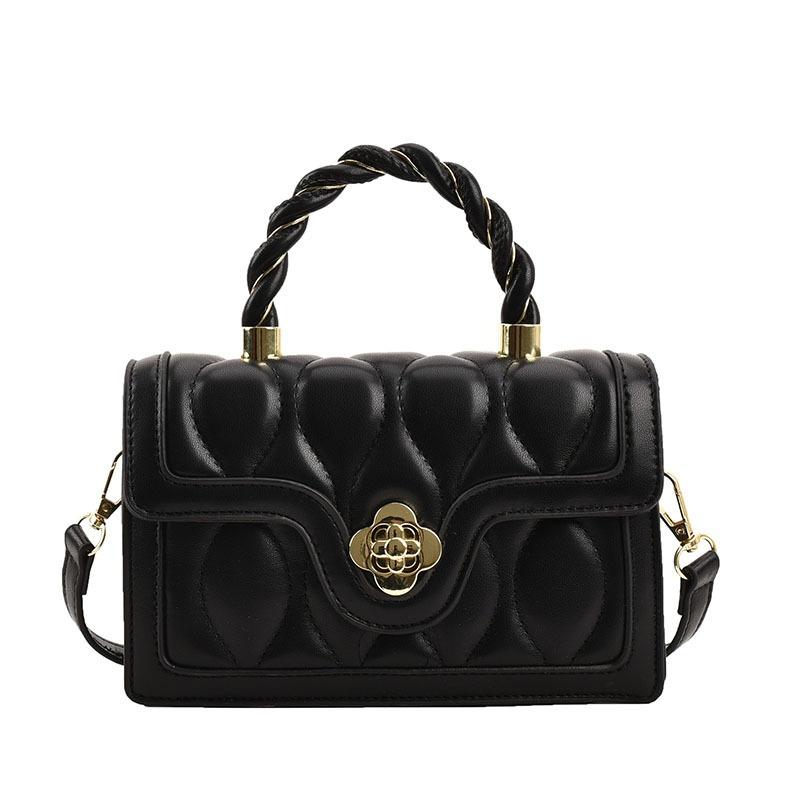 Маленькая и модная ручная маленькая квадратная сумка с нишевым дизайном для женщин. Новая зимняя нишевая сумка 2024 года с текстурой. Сумка через плечо Instagram.