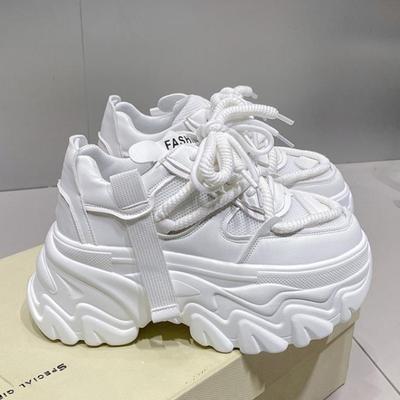 Модная женская платформа, повседневная дышащая сетчатая обувь, 2024, новые летние массивные кроссовки, танкетки 8 см, скрытые каблуки, полая обувь для отдыха, женская