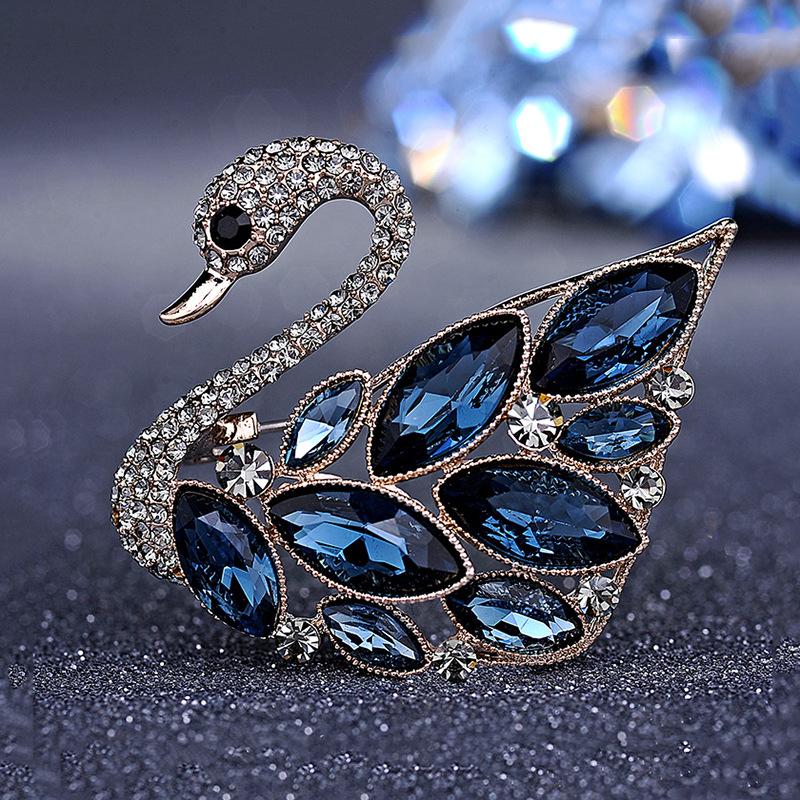Swan Brooch Female Imitation Crystal Animal Brooch Atmospheric Anti-Light Pin Suit Accessories