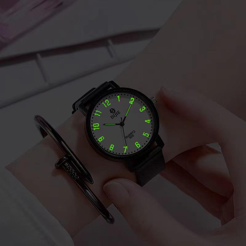 Korean Style Retro Quartz Watch - Trendy College Unisex Model for Student Couples