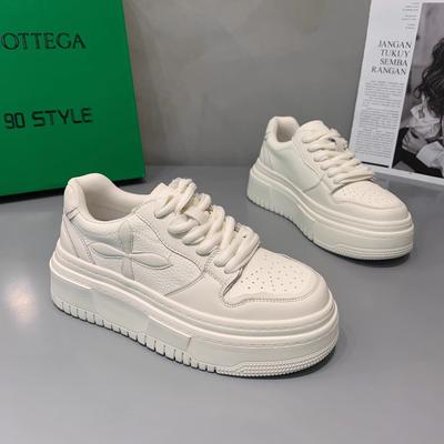 Кеды женские весна-осень толстая подошва увеличение роста 2025 новый популярный популярный универсальный белые туфли студенческие повседневные спортивные белые туфли