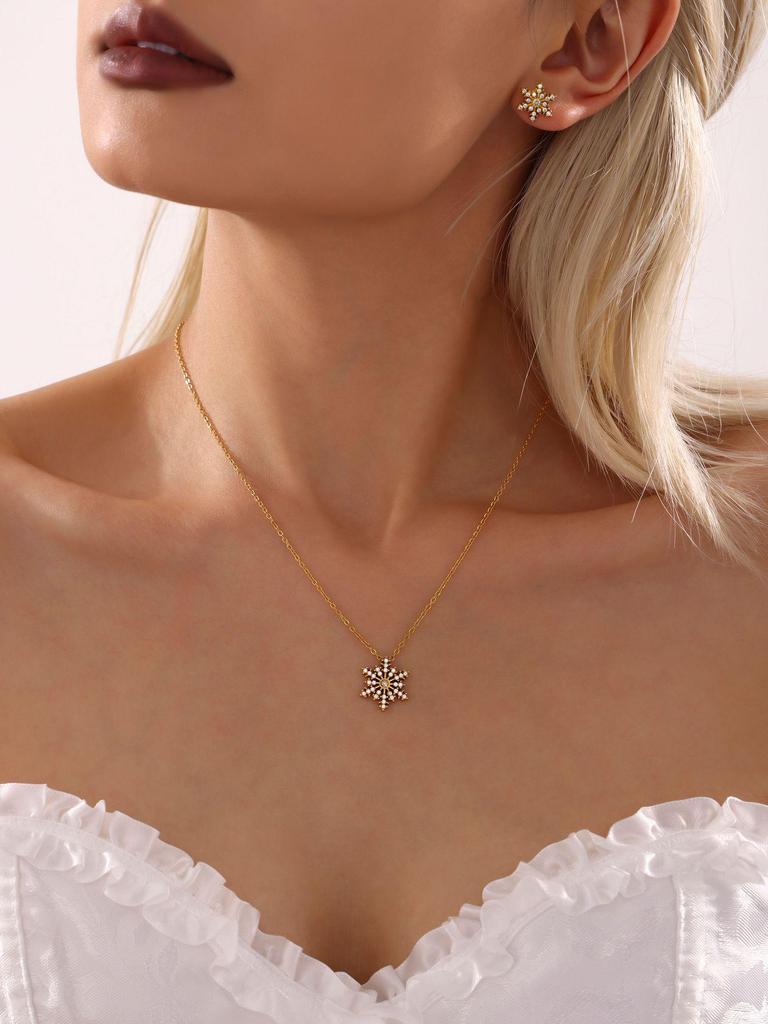Mi Duoduo Christmas Zircon Snowflake Pendant Necklace - Titanium Steel, Non-Fading Jewelry for Women.