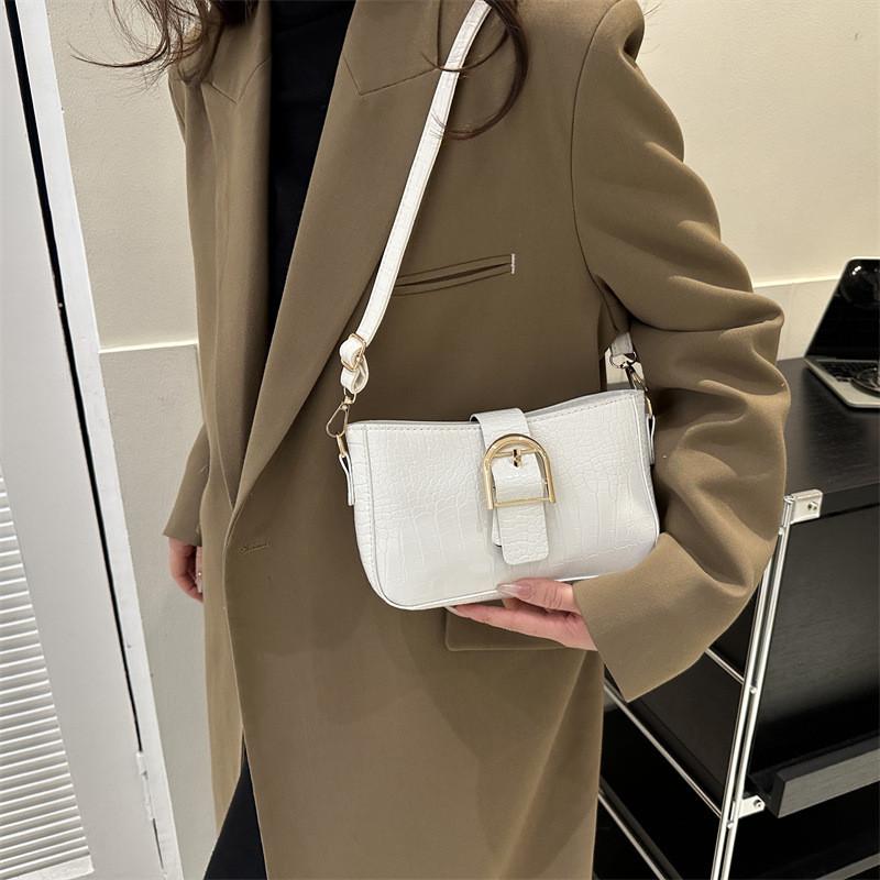 Fashionable Small Square Pu Bag For Women With Zip Closure And Crocodile Pattern