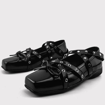 Модные туфли Мэри Джейн с перекрестным бантом, женские, высокое качество, заклепки, лакированная кожа, неглубокие, на плоской подошве, модные, с квадратным носком, с пряжкой, дизайнерская обувь