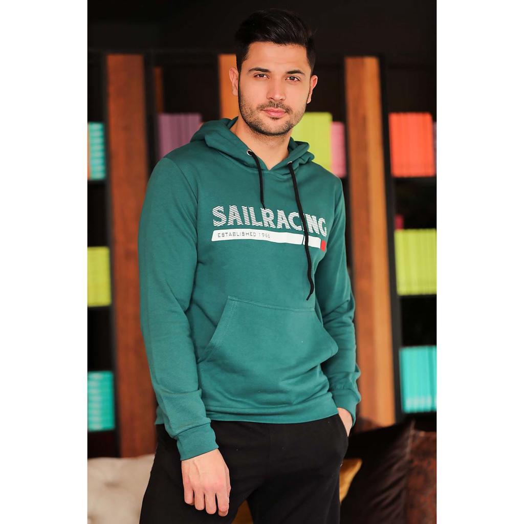 Зеленый мужской свитер с капюшоном и принтом