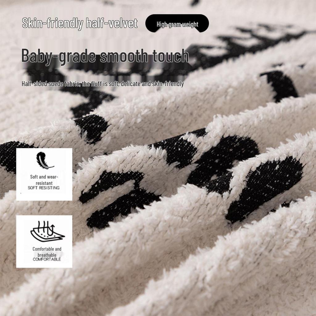 Плюшевый нескользящий кремовый чехол на диван на все четыре сезона