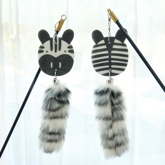 Удочка-дразнилка для кошек, дизайн с плюшевым хвостом, очаровательный внешний вид, мультяшная форма, эргономичная ручка, удобная