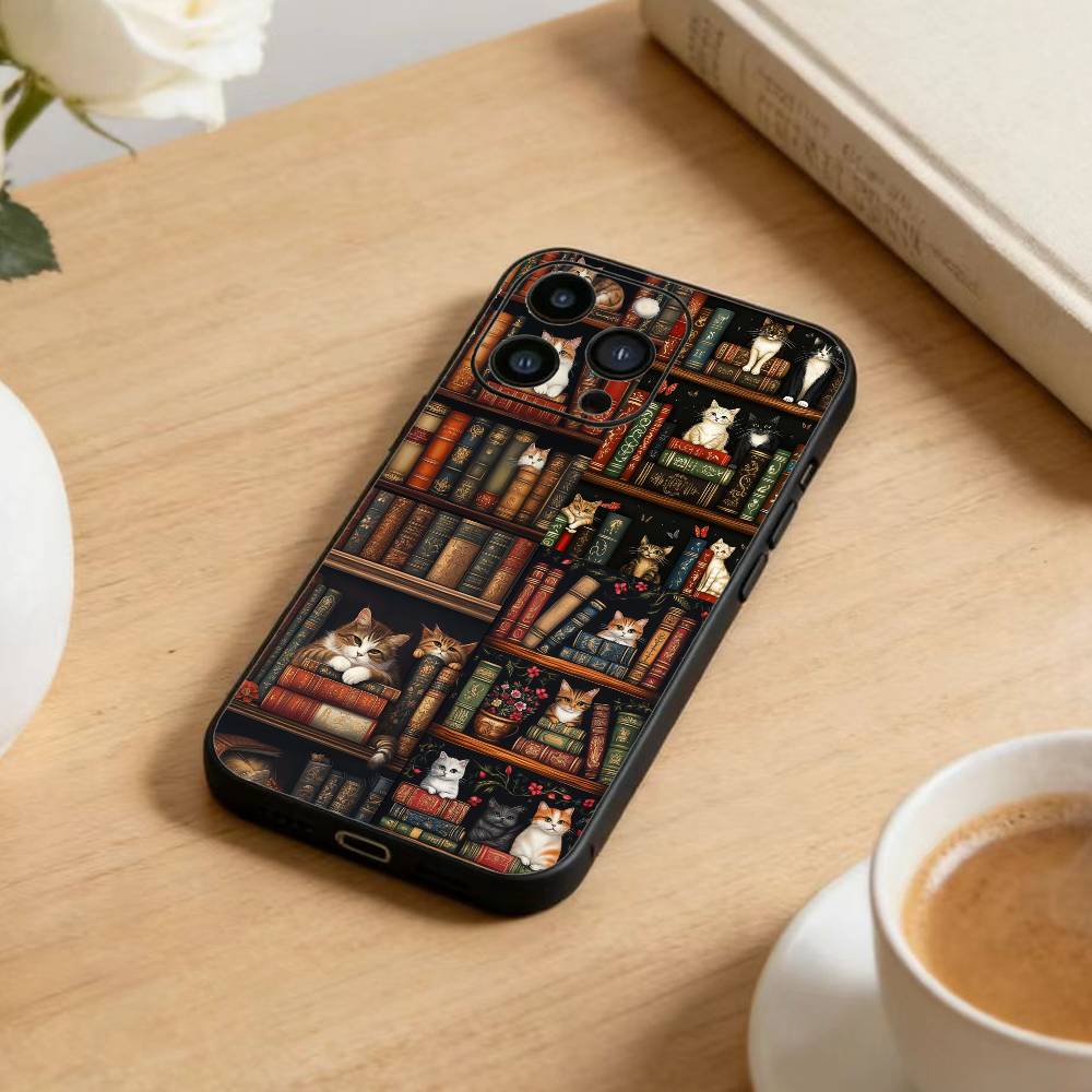 Винтажная книжная полка Кот Чехол для телефона Для iPhone17,16,15,14,13,12 Plus,Max Мягкий силикон Черная крышка