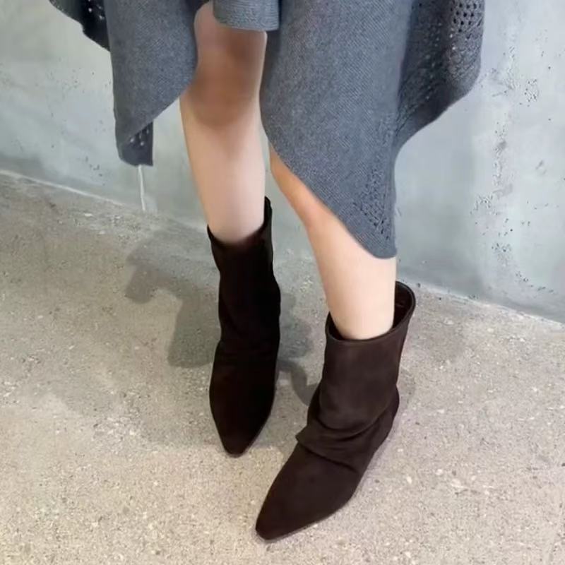 Версия из овчины~ Французский нишевый темперамент заостренные внутренние ботинки на платформе ковбойские ботинки женские 2025 новые тонкие короткие ботинки
