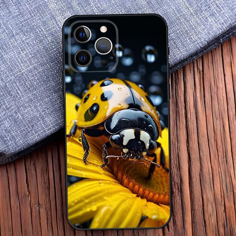 Чехол для телефона с красивыми божьими коровками для iPhone 16,15,14,13,12,11,Pro,X,XS,Max,XR,Plus,Mini Черный Мягкий Силиконовый Чехол