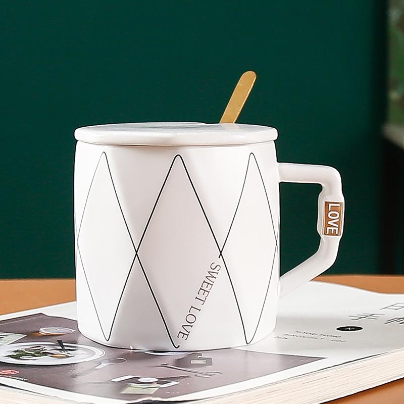 Керамическая чашка с крышкой и ложкой, креативная офисная чашка для питья для мужчин и женщин, парная черно-белая кружка, подарок на мероприятие