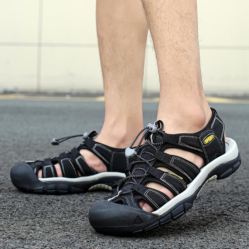 Модные летние удобные сандалии с мягкой подошвой, брендовые повседневные уличные нескользящие мужские кожаные сандалии, мужские ретро дышащие пляжные туфли с перфорацией