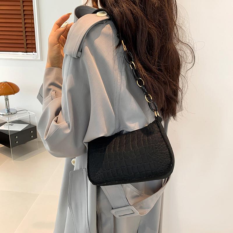 Trendy Lightweight Women Small Square Bag Crocodile Pattern Faux Fur Material Versatile Chain Strap Single Shoulder Bag