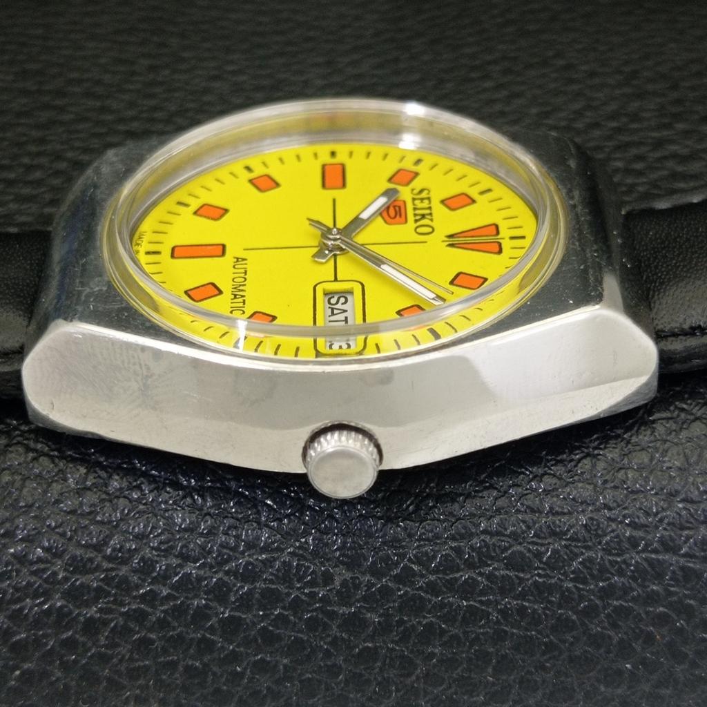 ЯПОНИЯ 6309A ВИНТАЖНЫЕ МУЖСКИЕ АВТОМАТИЧЕСКИЕ ЧАСЫ SEIKO 5 С ЖЕЛТЫМ ЦВЕТОМ ЦИФЕРБЛАТА a702739-1
