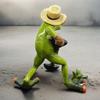 Садовая лягушка, держащая лопату, зеленая лягушка, смоляная статуэтка, фермерское животное, скульптура, украшение для домашнего офиса, рабочего стола, украшение для сада в помещении и на открытом воздухе