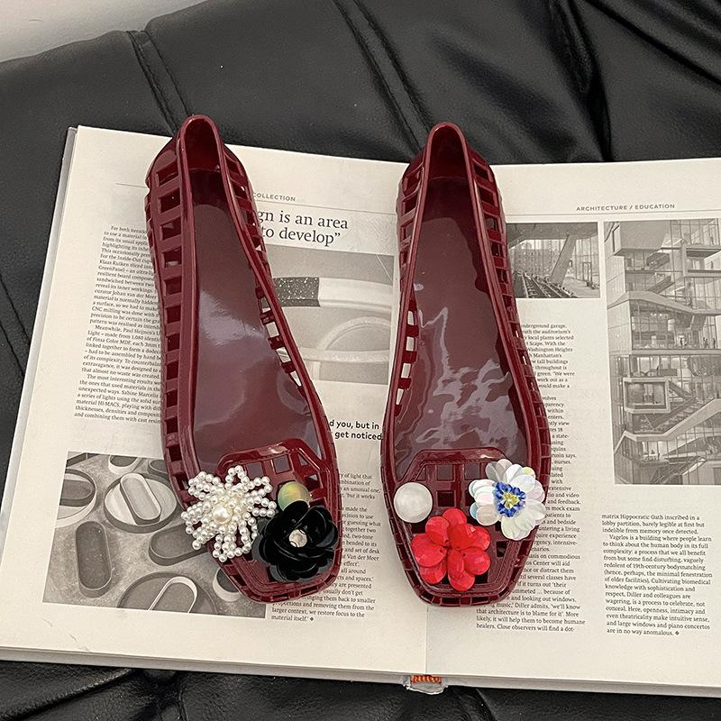 Модные простые и универсальные сандалии-шлепанцы с полым цветочным узором, женские, лето 2025, новая коллекция, повседневная темпераментная обувь с отверстиями