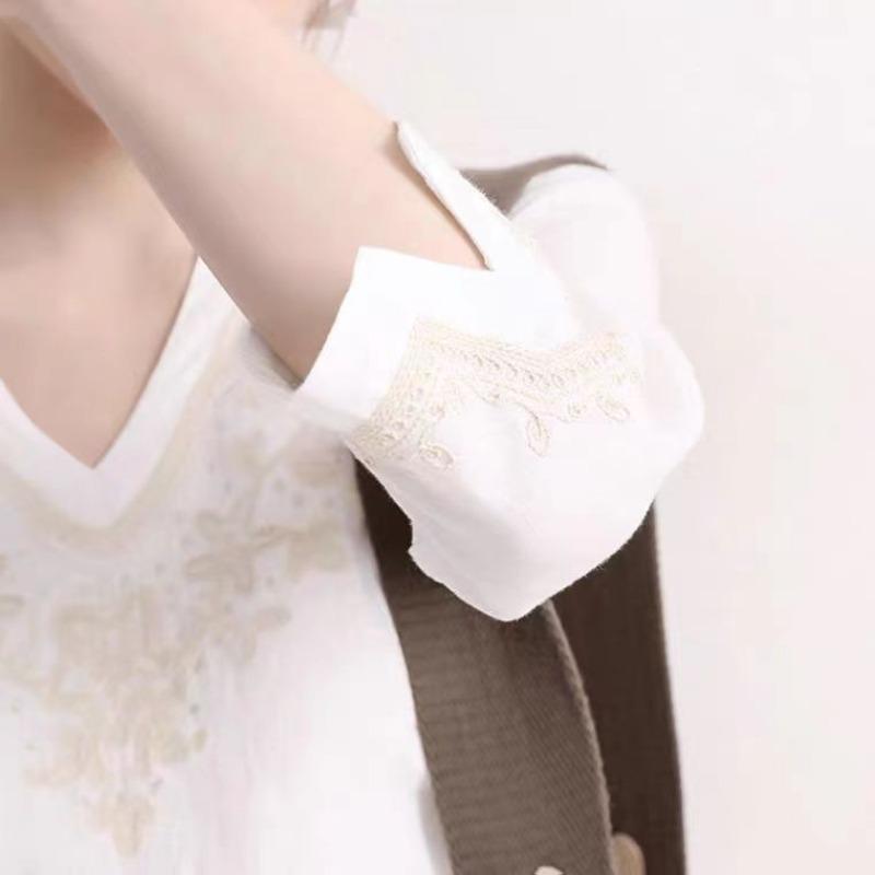 Летняя рубашка из хлопка и льна с V-образным вырезом и вышивкой для женщин с нишевым дизайном, легкая белая рубашка свободного кроя с семью рукавами для женщин