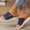 Женские однотонные стильные сандалии на платформе слипоны, летние шлепанцы на танкетке, легкие нескользящие шлепанцы
