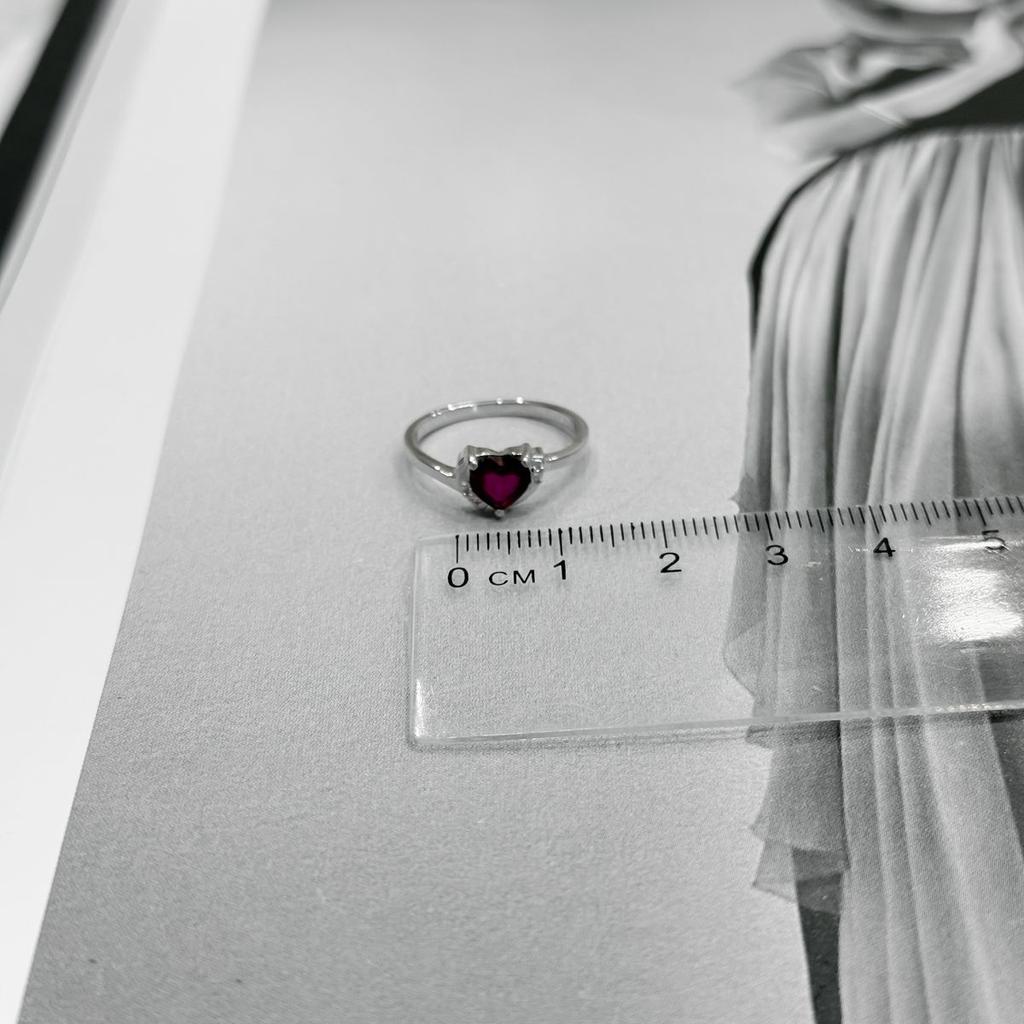 Серебряное кольцо с натуральным рубином 1.055ct, вес изделия 1,79 гр (2172710)
