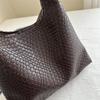 2025 Женская плетеная сумка-тоут большой вместимости через плечо - Осенне-зимняя одноплечевая сумка для通勤
