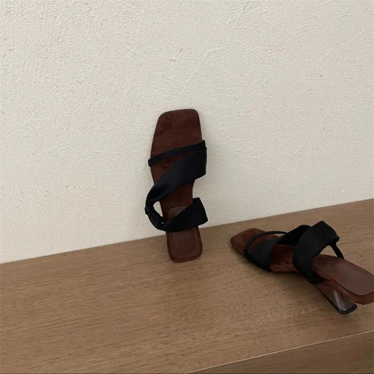 2025 лето новые односложные атласные тапочки в европейском и американском стиле тапочки на высоком каблуке темперамент модные босоножки на толстом каблуке женские