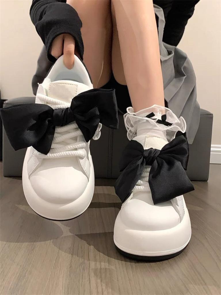 Взрывные изменения бант маленькие белые туфли 2025 лето новые студенческие универсальные туфли нишевая оригинальная женская обувь повседневная обувь для доски