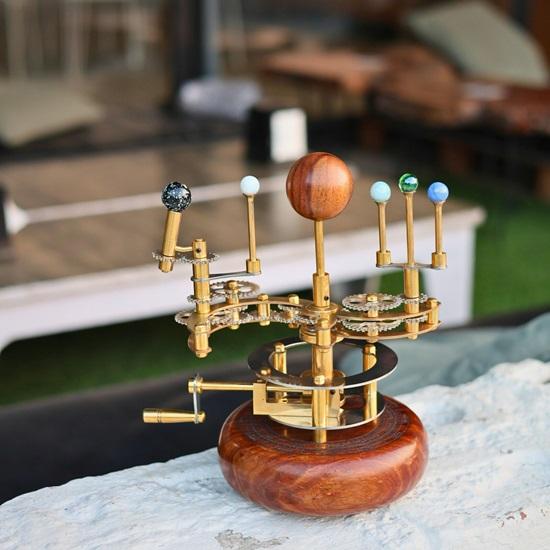 25.4 Cm Brass Orrery a Luxury Art Piece for Book Shelves, Functional Model of Solar System