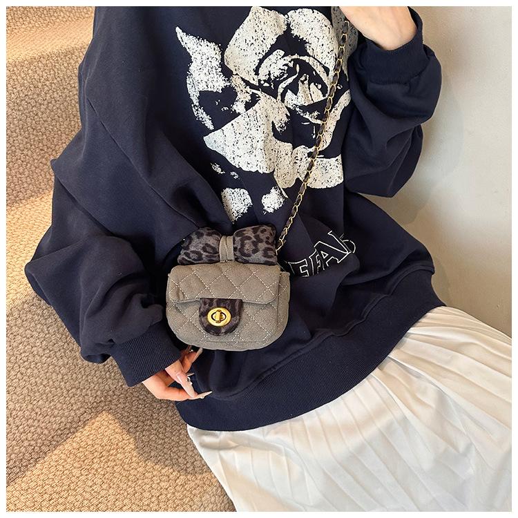 Новая женская сумка с ромбовидным бантом.