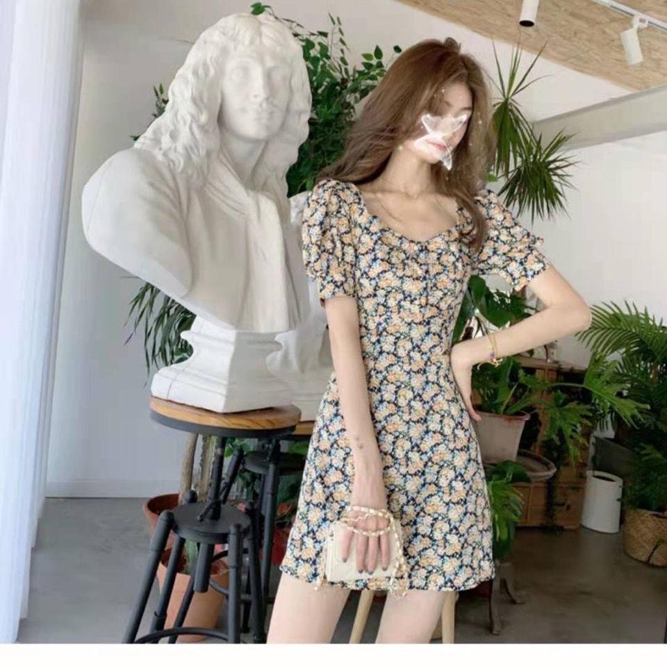 Платье А-силуэта с цветочным принтом в стиле ретро 2024 года: Тонкая, короткая, женственная талия