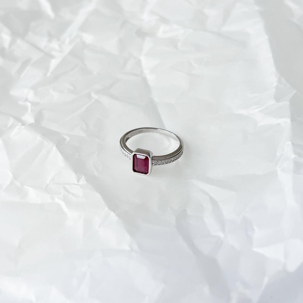Серебряное кольцо с натуральным рубином 1.785ct, вес изделия 2,67 гр (2152958)