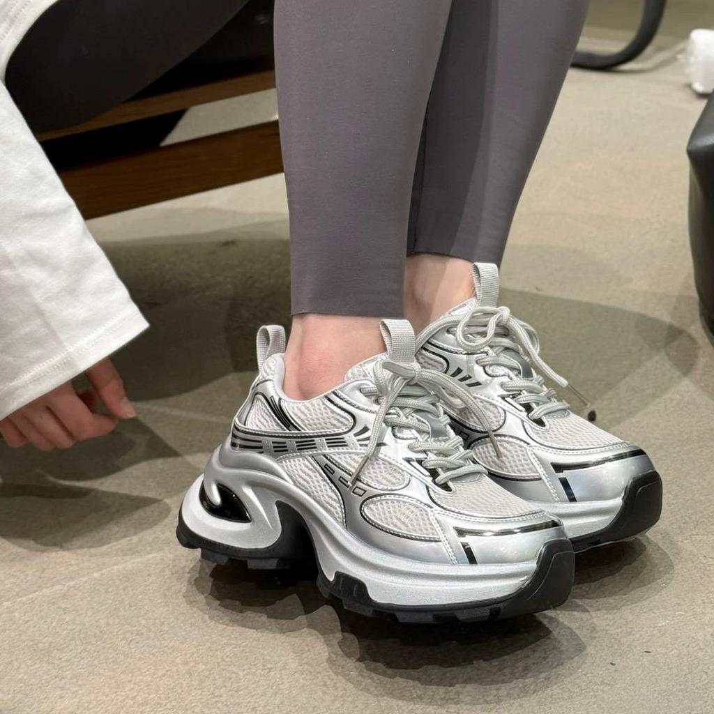 Сетчатые папины кроссовки женские летние новые на толстой подошве-маффин увеличивают рост и стройнят, легкие повседневные спортивные туфли