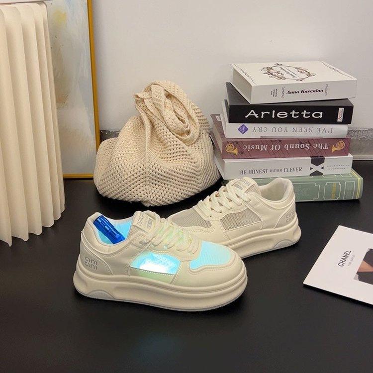 Маленькие белые туфли женские 2025 новая обувь весенние на толстой подошве с увеличением роста сетчатые кеды популярные универсальные повседневные туфли с юбками