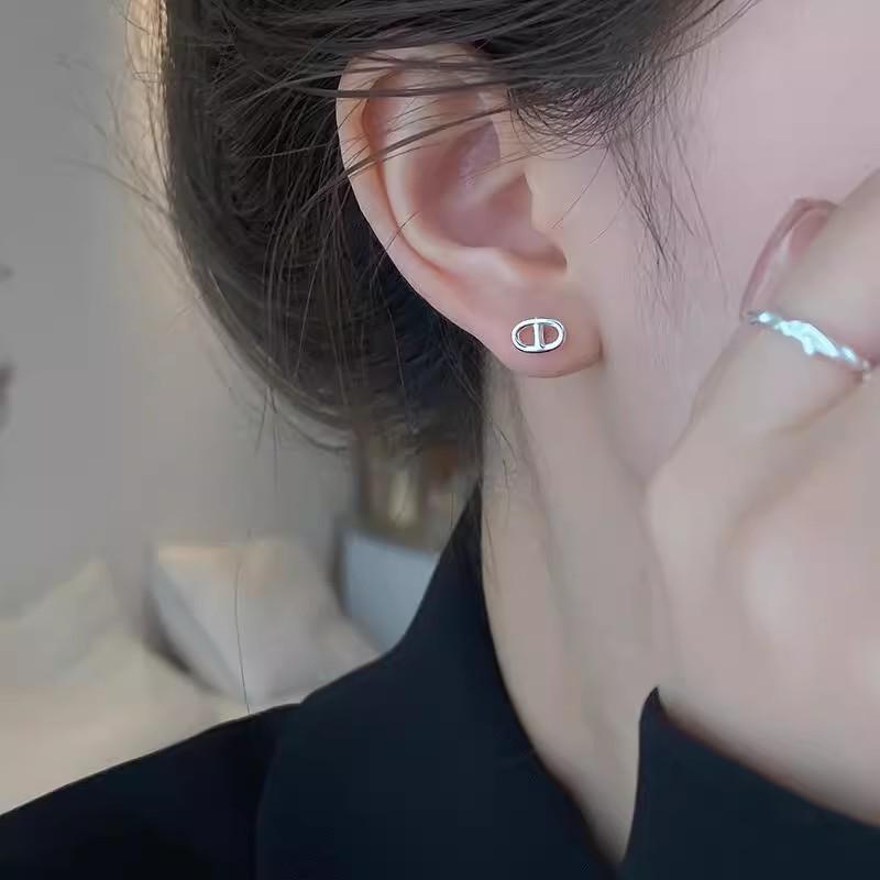 Серьги-пусеты в виде свиного пятачка женские 8 типов серьги с буквами CD легкая роскошь ins ниша простые полые гладкие серьги-кольца с японскими иероглифами