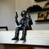 Ретро Нуар Скелет Стрелок Сидящий на Полке 3D Печать Гангстер Крутые Фигурки с Федорой Пистолетами Готический Настольный Декор Полки Подарки